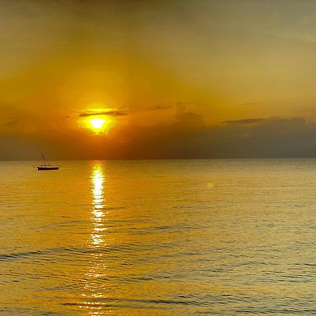 Lui Ushongo Beach House Pangani ภายนอก รูปภาพ