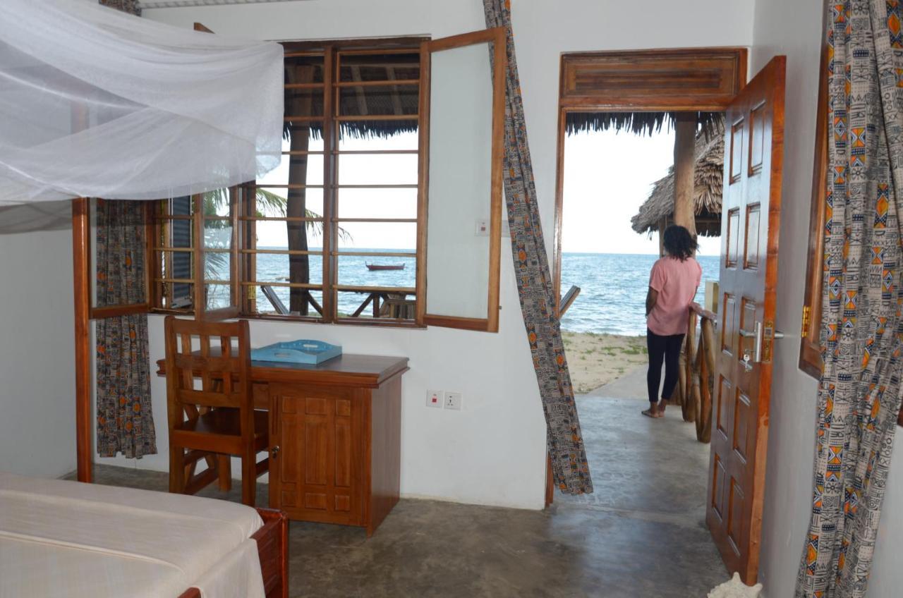 Lui Ushongo Beach House Pangani ภายนอก รูปภาพ